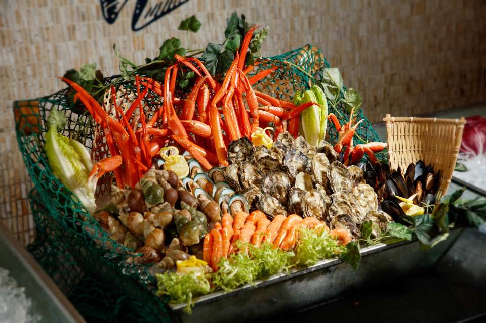 九龍酒店倚窗閣店自助餐